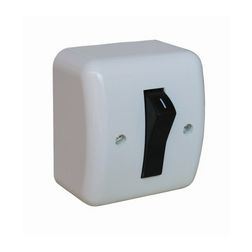 103 3P kapcsoló betét ház-fölsőrésszel krém falonkívüli csavaros IP21 1- VA Elektronika - KBI-163-K