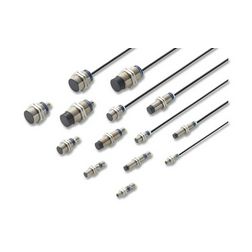 Induktív közelítésérzékelő síkbaálló 5mm-hatótáv menetes henger fém PNP záró 12-24V DC Panasonic - GX-M18A-P