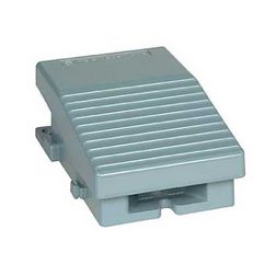 Lábkapcsoló 1-ny 1-z 3A/AC15/230V BE vagy KI-parancs 1-fokozat fém kék Harmony XPE-M Schneider - XPEM110