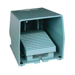 Lábkapcsoló 1-ny 1-z 3A/AC15/230V BE vagy KI-parancs 1-fokozat fém kék Harmony XPE-M Schneider - XPEM310