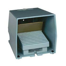 Lábkapcsoló 1-ny 1-z 3A/AC15/230V BE vagy KI-parancs 1-fokozat fém kék Harmony XPE-M Schneider - XPEM510