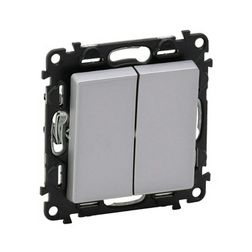 ValenaLife 106+6 kettős váltókapcsoló betét közp. fedéllel alumínium süllyesztett IP20 LEGRAND - 752308