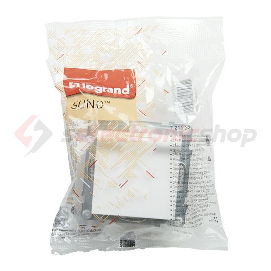 Suno 162 dugalj földelt csapófedéllel gyerekzárral fehér IP44 süllyesztett rugós LEGRAND - 721123